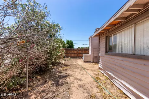 Exterior - 2401 N 27th St, Phoenix, AZ 85008 photo 4 of 4