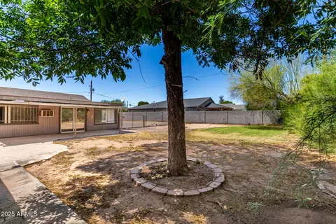 Exterior - 2401 N 27th St, Phoenix, AZ 85008 photo 3 of 4