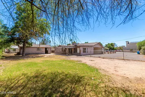 Exterior - 2401 N 27th St, Phoenix, AZ 85008 photo 2 of 4