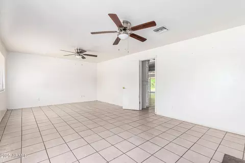 Living - 2401 N 27th St, Phoenix, AZ 85008 photo 4 of 6
