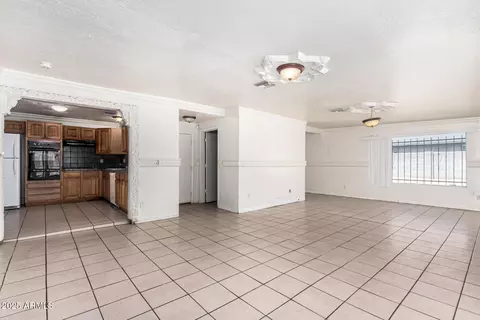 Living - 2401 N 27th St, Phoenix, AZ 85008 photo 6 of 6