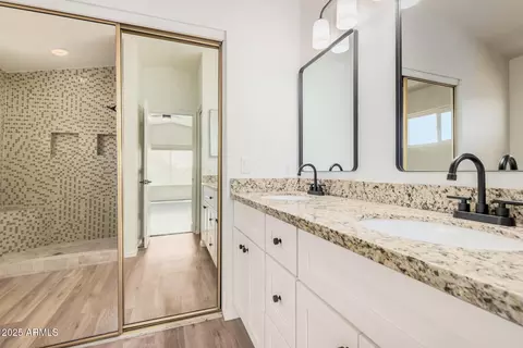 Bath - 15440 S 38th St, Phoenix, AZ 85044 photo 2 of 3