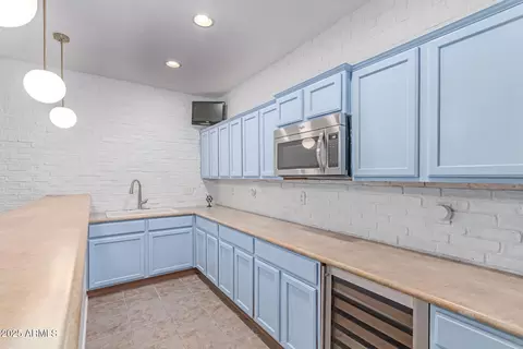 Kitchen - 3030 E Camellia Dr, Gilbert, AZ 85296 photo 6 of 7