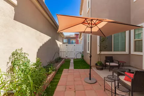 Exterior - 3783 E Stiles Ln, Gilbert, AZ 85295 photo 8 of 9