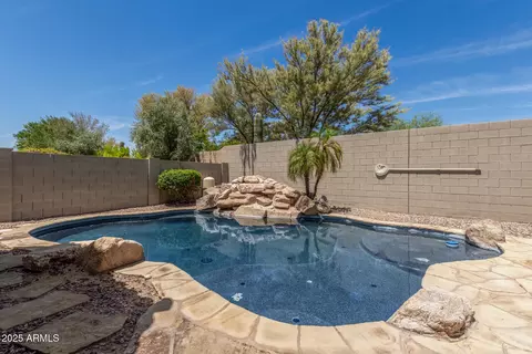 Exterior - 3824 E Parkside Ln, Phoenix, AZ 85050 photo 7 of 11