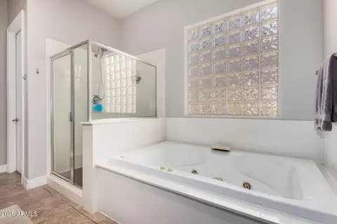 Bath - 3824 E Parkside Ln, Phoenix, AZ 85050 photo 3 of 4