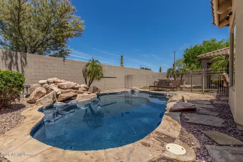 Exterior - 3824 E Parkside Ln, Phoenix, AZ 85050 photo 8 of 11