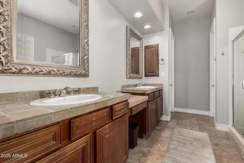 Bath - 3824 E Parkside Ln, Phoenix, AZ 85050 photo 2 of 4