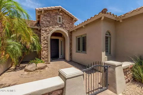Exterior - 3824 E Parkside Ln, Phoenix, AZ 85050 photo 4 of 11