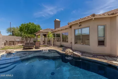 Exterior - 3824 E Parkside Ln, Phoenix, AZ 85050 photo 9 of 11
