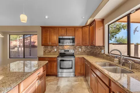 Kitchen - 15232 S 36th Pl, Phoenix, AZ 85044 photo 3 of 6