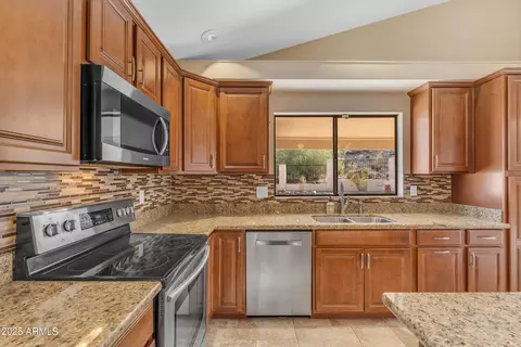 Kitchen - 15232 S 36th Pl, Phoenix, AZ 85044 photo 1 of 6
