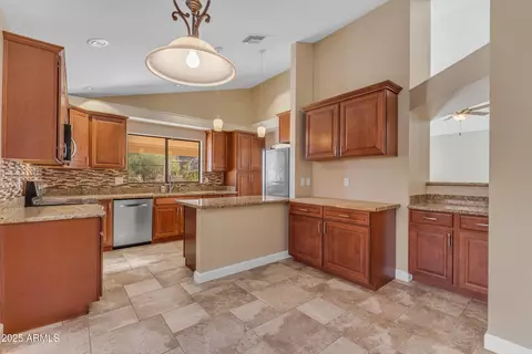 Kitchen - 15232 S 36th Pl, Phoenix, AZ 85044 photo 5 of 6