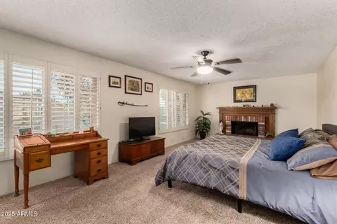Bedroom - 4601 E Sunnyside Ln, Phoenix, AZ 85032 photo 1 of 5