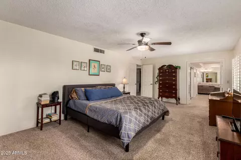 Bedroom - 4601 E Sunnyside Ln, Phoenix, AZ 85032 photo 2 of 5