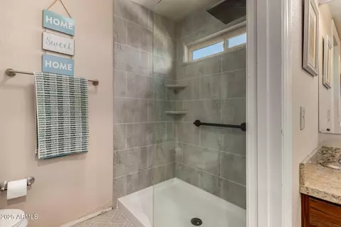 Bath - 4601 E Sunnyside Ln, Phoenix, AZ 85032 photo 3 of 4