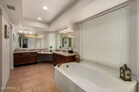 Bath - 4601 E Sunnyside Ln, Phoenix, AZ 85032 photo 1 of 4