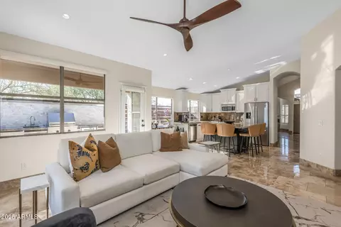 Living - 4605 E Swilling Rd, Phoenix, AZ 85050 photo 3 of 3