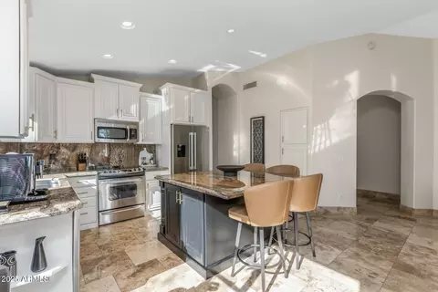 Kitchen - 4605 E Swilling Rd, Phoenix, AZ 85050 photo 4 of 4