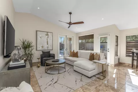 Living - 4605 E Swilling Rd, Phoenix, AZ 85050 photo 1 of 3