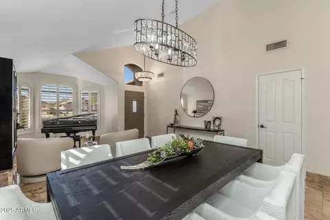 Dining - 4605 E Swilling Rd, Phoenix, AZ 85050 photo 3 of 4