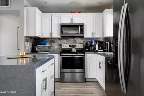 Kitchen - 3759 E Charter Oak Rd, Phoenix, AZ 85032 photo 2 of 3
