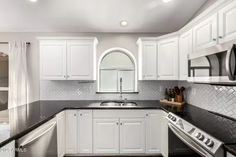 Kitchen - 4515 E Verbena Dr, Phoenix, AZ 85044 photo 2 of 3