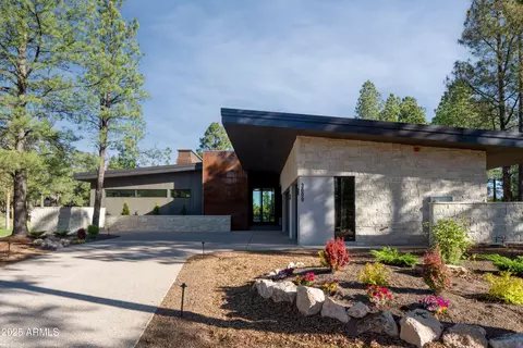 3699 S Woodland Hills Dr, Flagstaff, AZ 86005