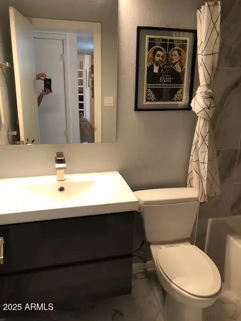 Bath - 1156 E Vinedo Ln, Tempe, AZ 85284 photo 6 of 8