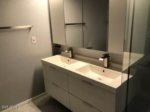 Bath - 1156 E Vinedo Ln, Tempe, AZ 85284 photo 1 of 8