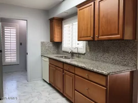 Kitchen - 1156 E Vinedo Ln, Tempe, AZ 85284 photo 4 of 6