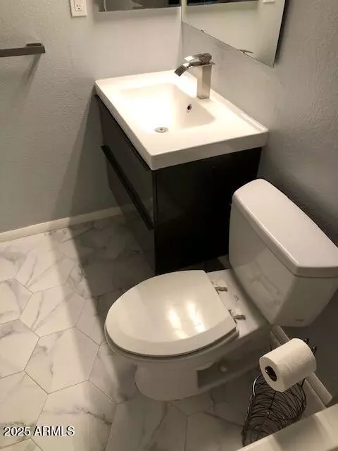 Bath - 1156 E Vinedo Ln, Tempe, AZ 85284 photo 8 of 8