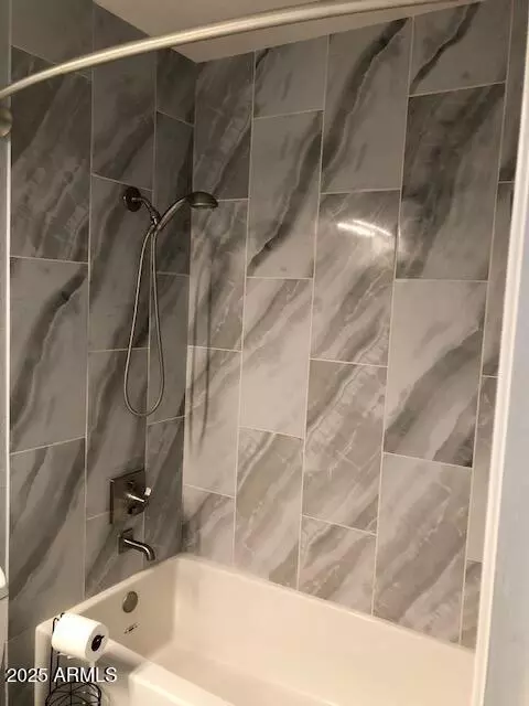 Bath - 1156 E Vinedo Ln, Tempe, AZ 85284 photo 7 of 8