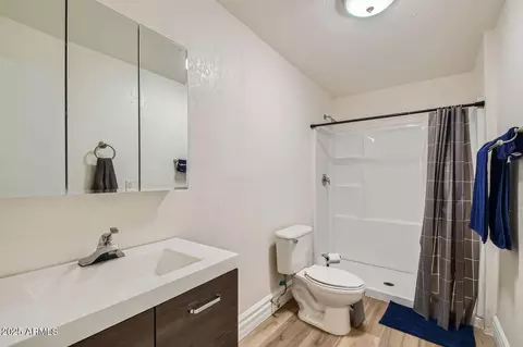 Bath - 624 N Ashbrook Cir, Mesa, AZ 85213 photo 3 of 9