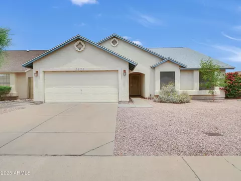 3932 E Tierra Buena Ln E, Phoenix, AZ 85032