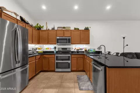 Kitchen - 1725 E Chanute Pass, Phoenix, AZ 85040 photo 3 of 4