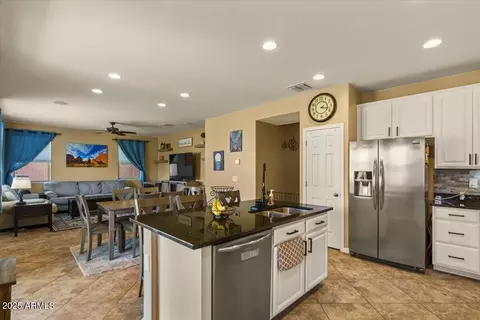Kitchen - 3936 E Narrowleaf Dr, Gilbert, AZ 85298 photo 4 of 6