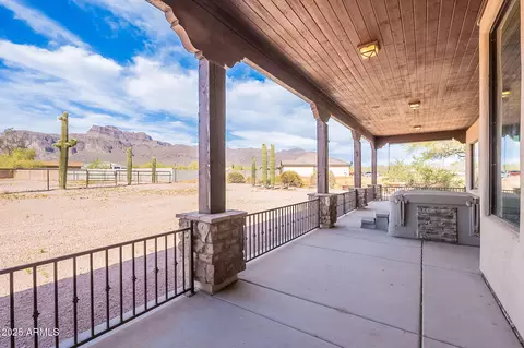 Exterior - 5380 E 14th Ave, Apache Junction, AZ 85119 photo 5 of 9