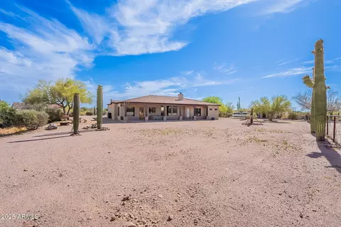 Exterior - 5380 E 14th Ave, Apache Junction, AZ 85119 photo 8 of 9