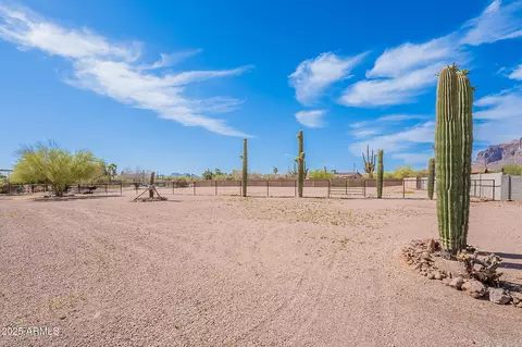 Exterior - 5380 E 14th Ave, Apache Junction, AZ 85119 photo 7 of 9