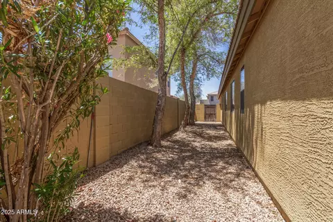 Exterior - 7003 S 23rd Ln, Phoenix, AZ 85041 photo 9 of 9