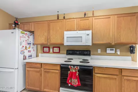 Kitchen - 7003 S 23rd Ln, Phoenix, AZ 85041 photo 2 of 3