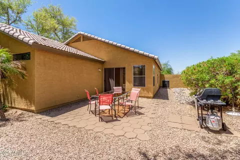 Exterior - 7003 S 23rd Ln, Phoenix, AZ 85041 photo 5 of 9
