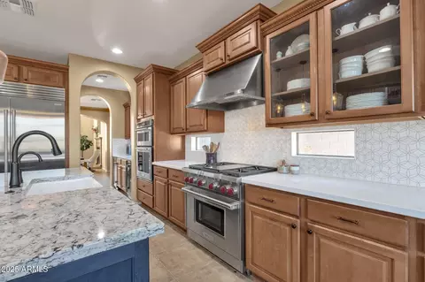 Kitchen - 16401 S 29th Ave, Phoenix, AZ 85045 photo 5 of 6