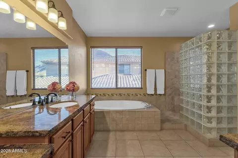 Bath - 16401 S 29th Ave, Phoenix, AZ 85045 photo 4 of 7