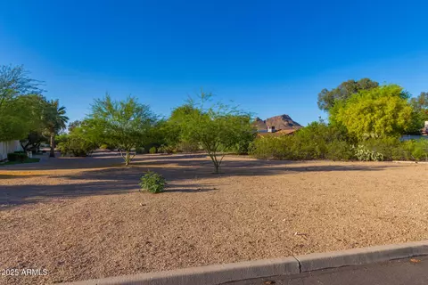 Exterior - 811 Eugie Ave, Phoenix, AZ 85022 photo 12 of 12