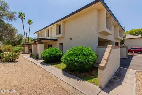 Exterior - 811 Eugie Ave, Phoenix, AZ 85022 photo 6 of 12
