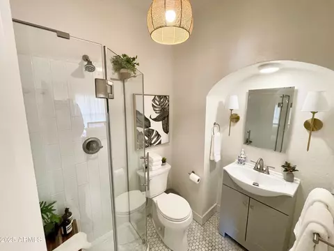 Bath - 1424 E Garfield St, Phoenix, AZ 85006 photo 2 of 2