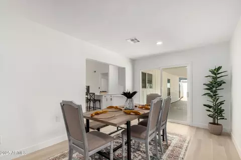 Dining - 9855 S 47th Pl, Phoenix, AZ 85044 photo 1 of 1