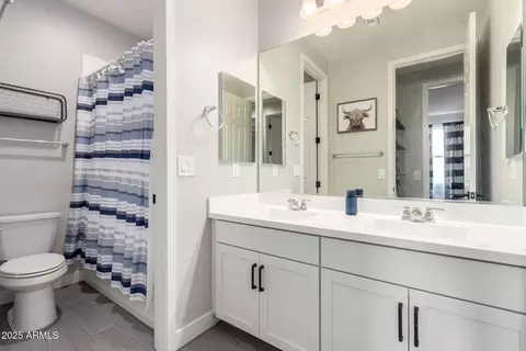 Bath - 3938 E Appaloosa Rd, Gilbert, AZ 85296 photo 4 of 5